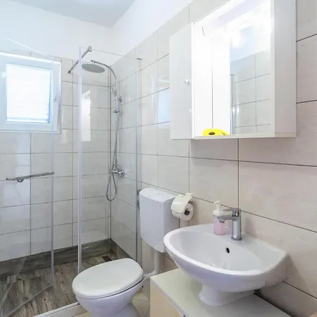 1 Bedroom Stunning In Appartement *