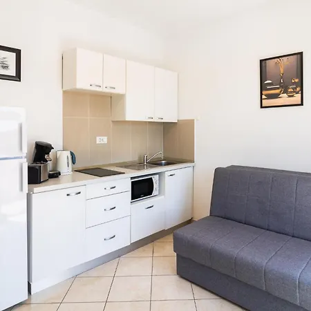 1 Bedroom Stunning In Appartement