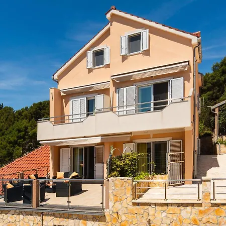 1 Bedroom Stunning In