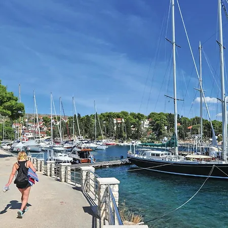 1 Bedroom Stunning In Apartment *