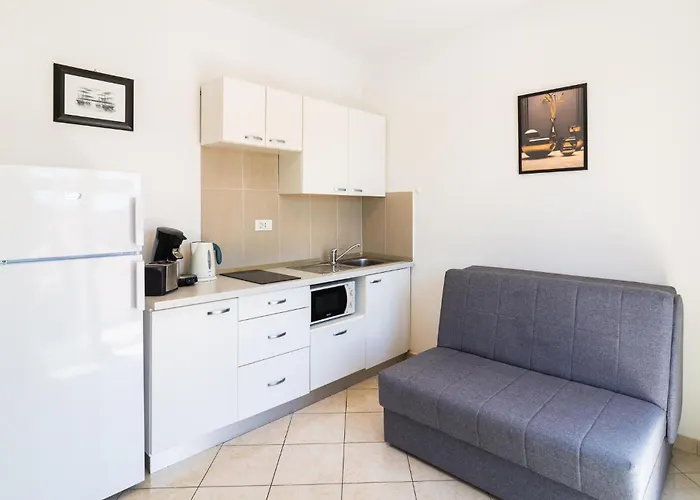 1 Bedroom Stunning In Apartamento